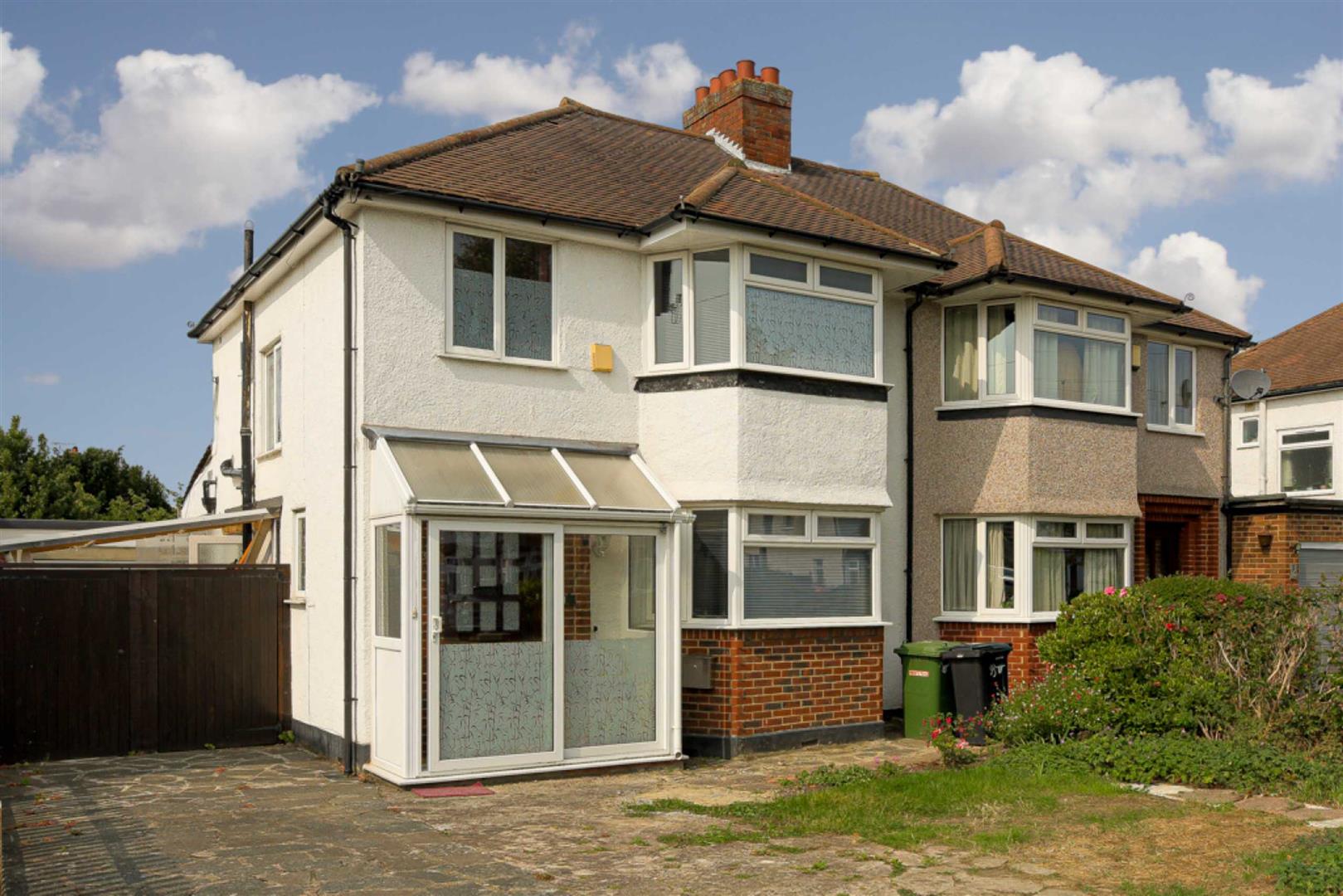 3 bedroom House SemiDetached, Waverley Road, Stoneleigh The